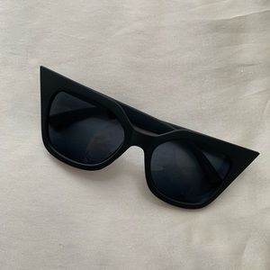 Quay Harper Sunglasses (matte black)